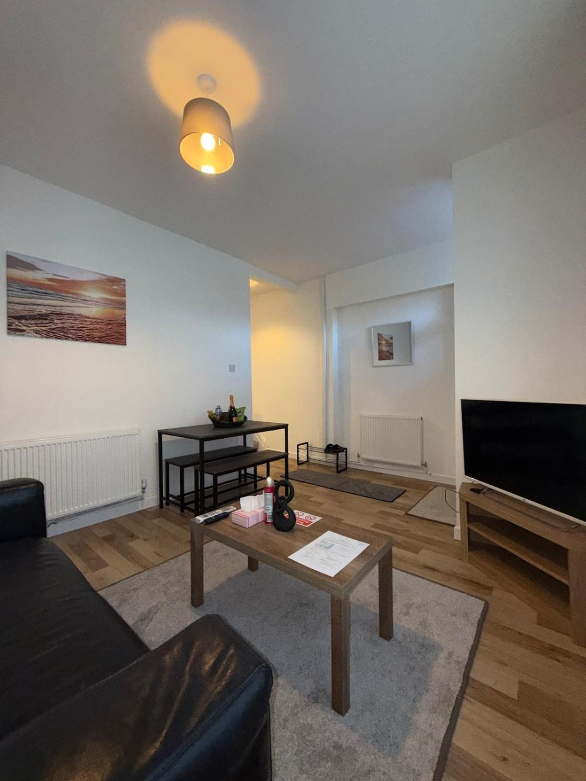 Charming 3-Bedroom House Cardiff Bagian luar foto